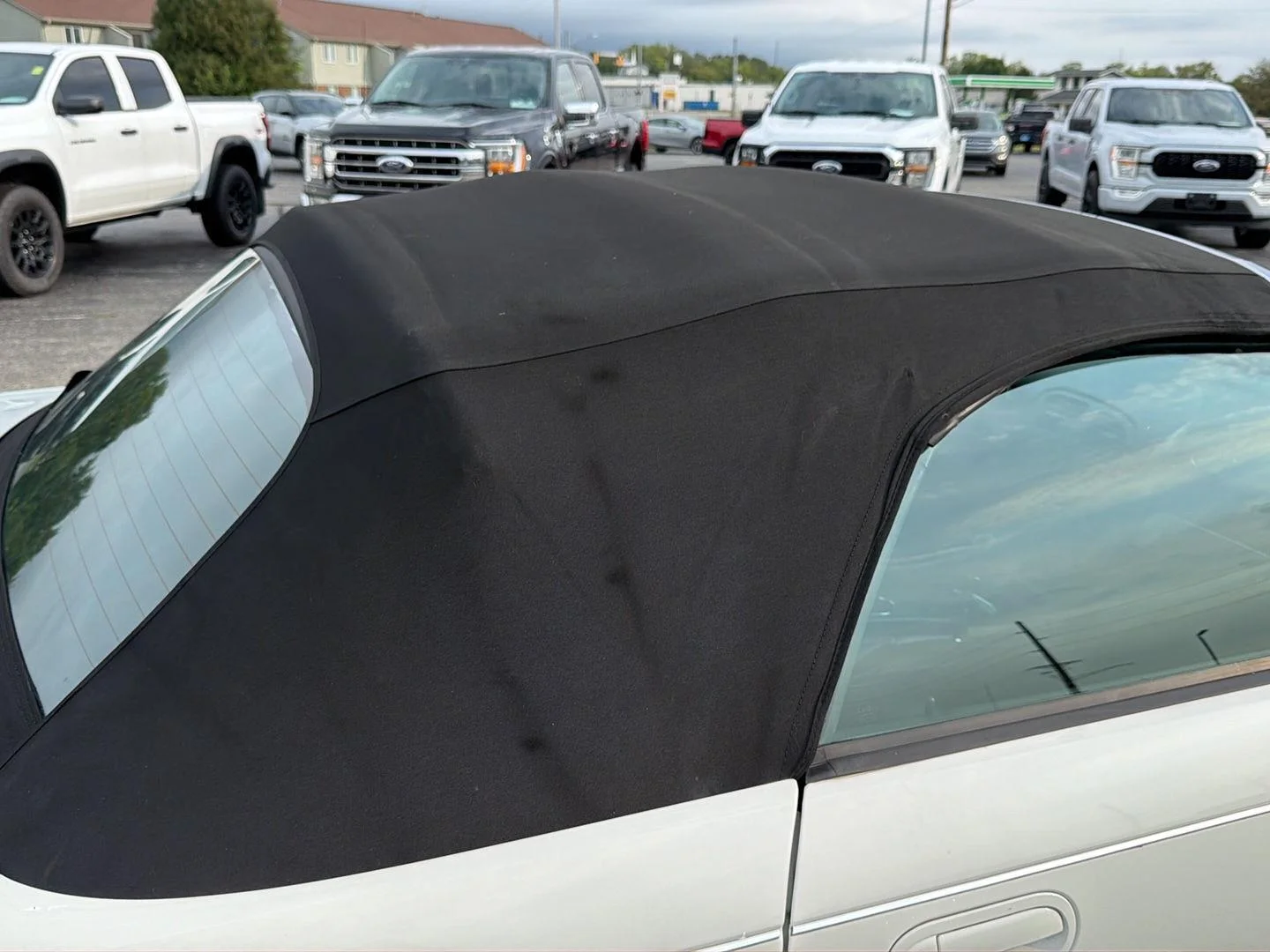 Used 2003 White Ford Premium image 23