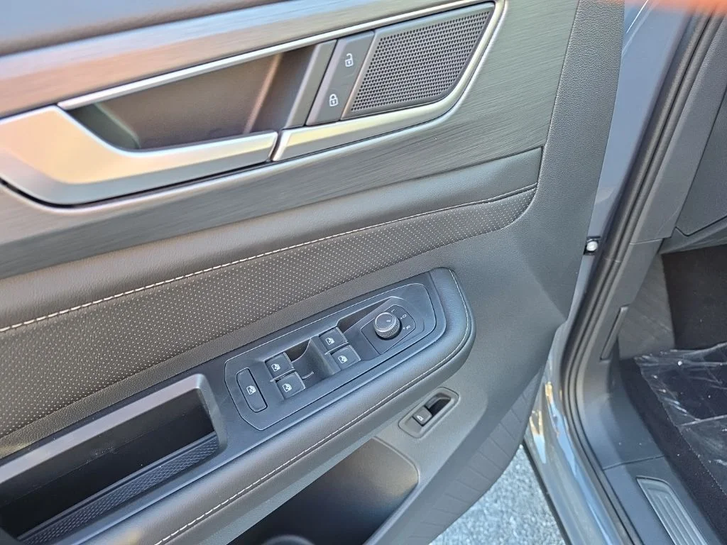 2026 Volkswagen Atlas Cross Sport SE w/Tech - Photo 10