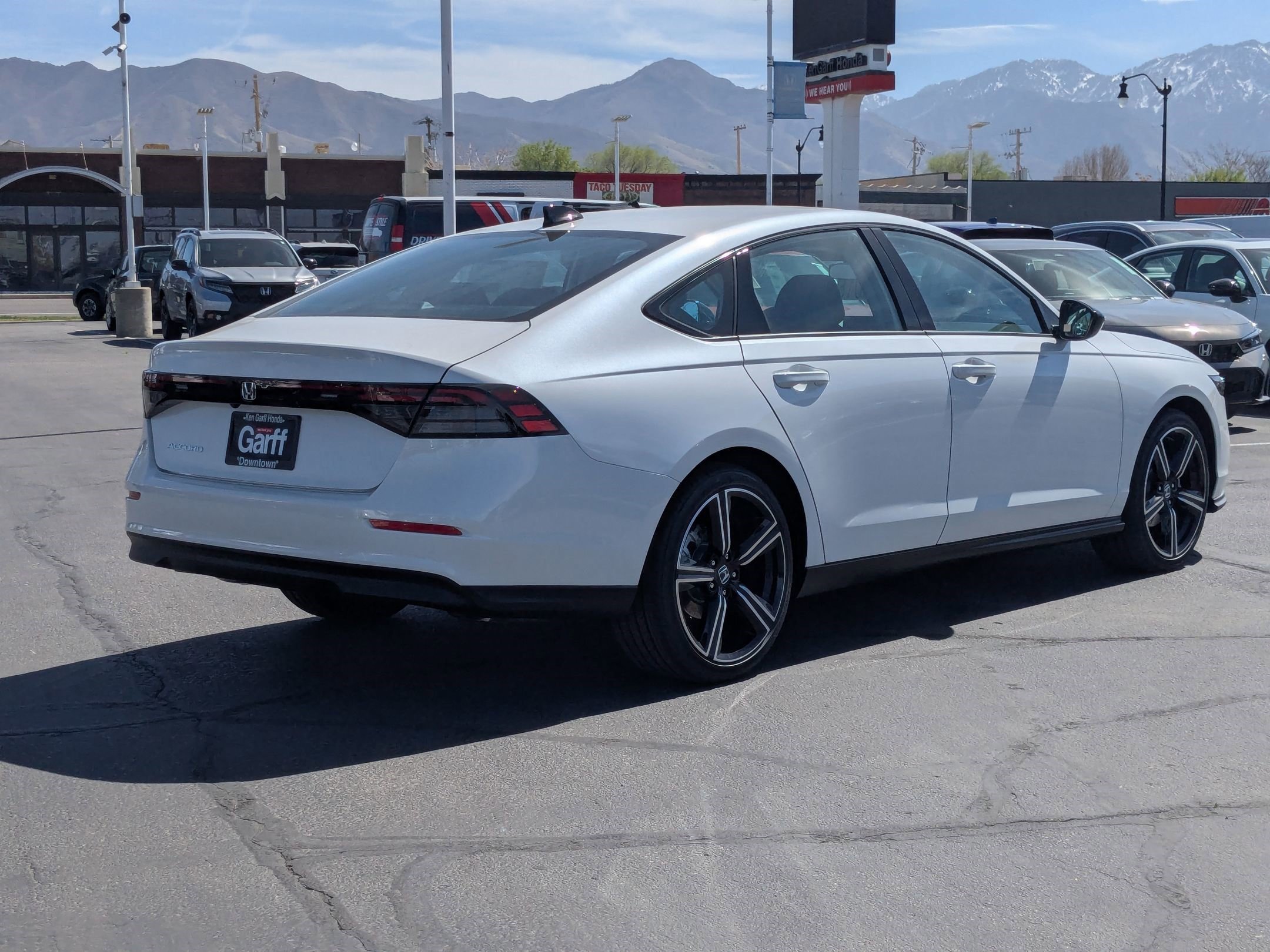 New 2026 Platinum White Pearl Honda SE image 3