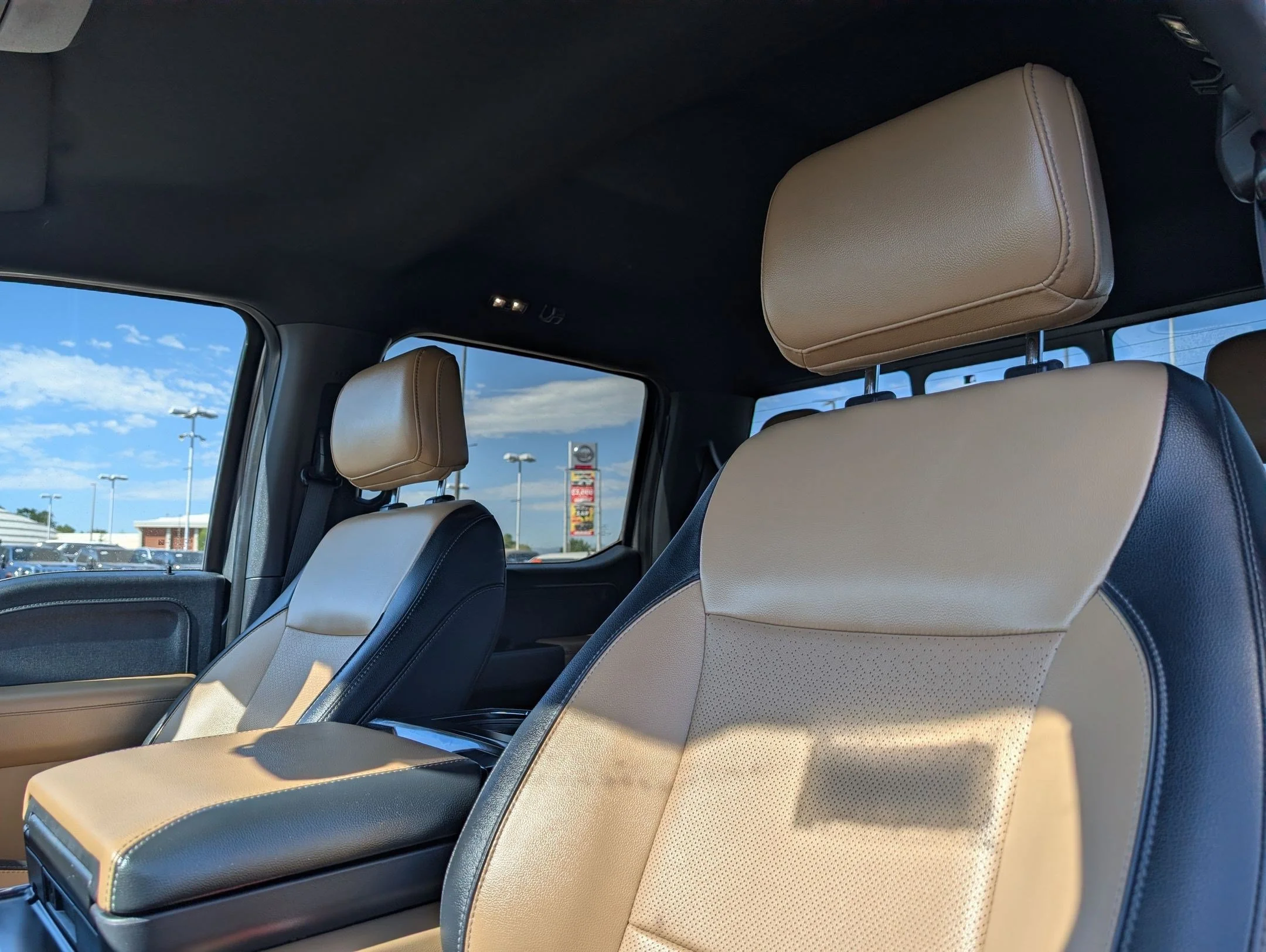 Used 2023 Gray Metallic Ford LARIAT image 25