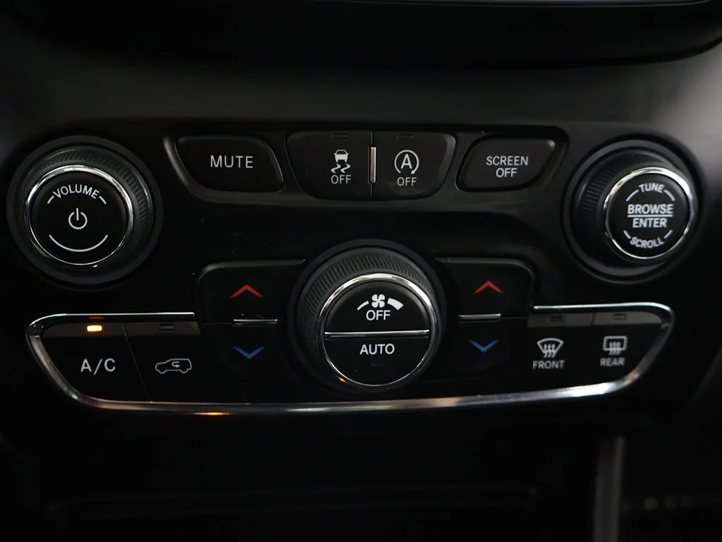 Used 2019 Gray Jeep Limited image 53