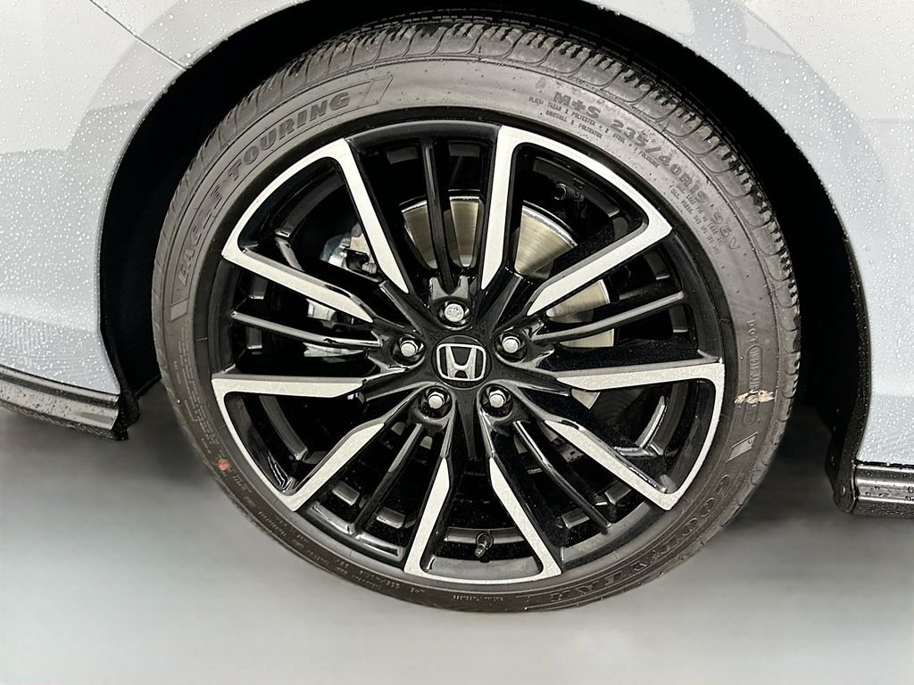 New 2026 Urban Gray Pearl Honda Touring image 32