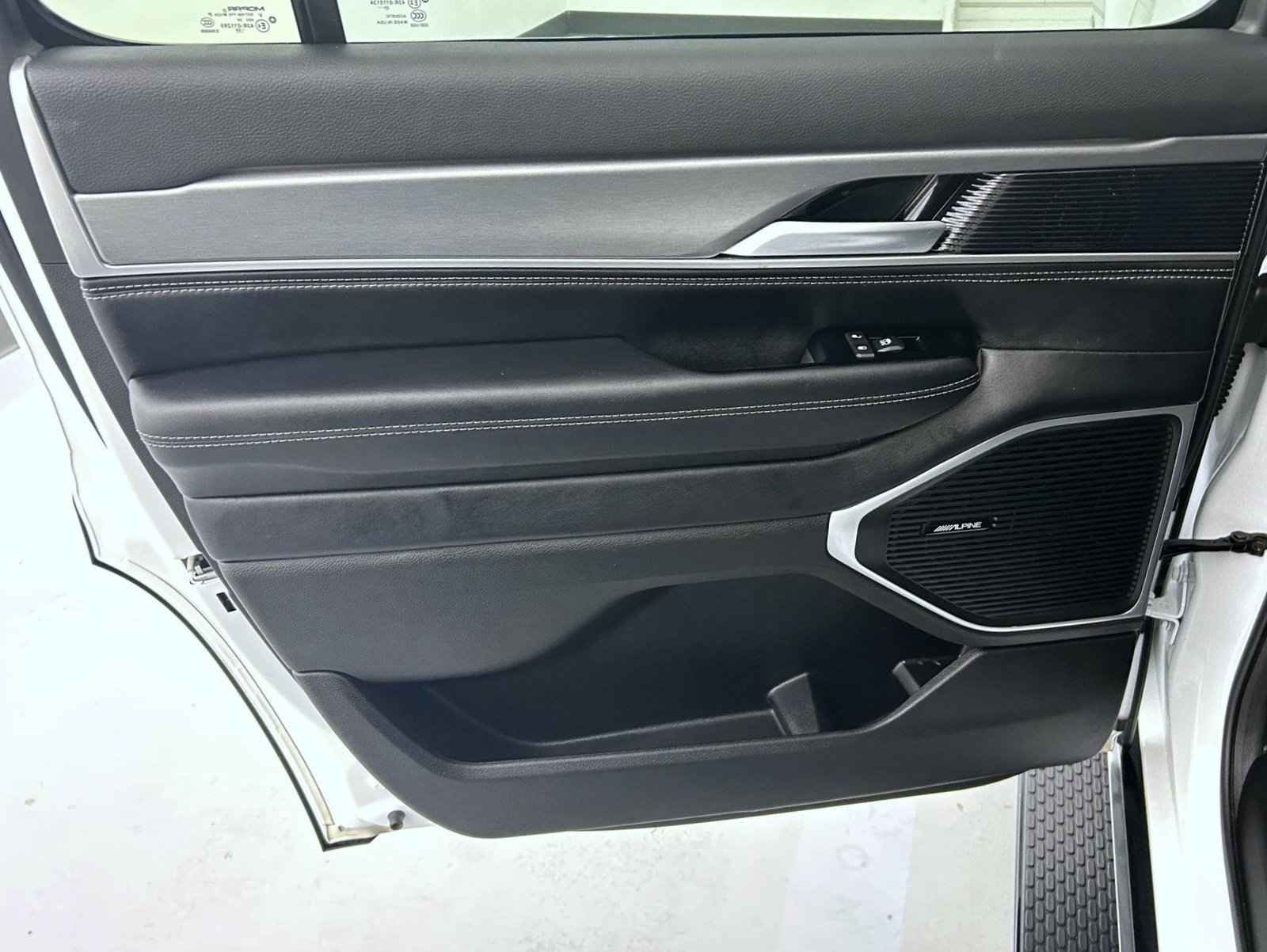 Used 2025 White Jeep Series II image 22