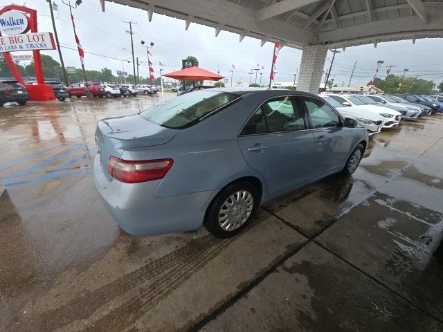 Used 2007 Blue Toyota LE image 6