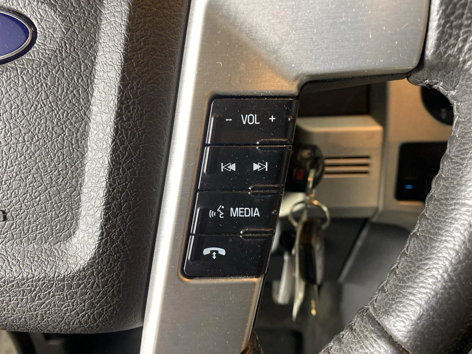 Used 2014 White Platinum Metallic Tri-Coat Ford  image 26