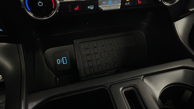 Used 2024 Agate Black Metallic Ford XLT image 28
