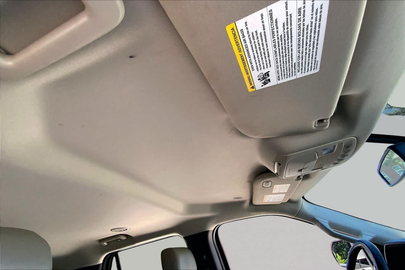 Used 2018 White Platinum Metallic Tri-Coat Ford XLT image 14