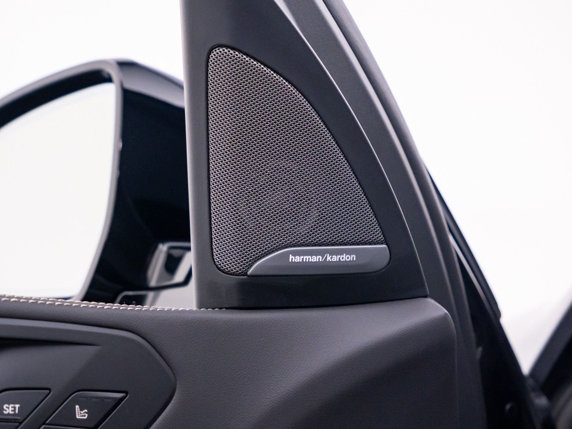New 2026 Carbon Black Metallic BMW xDrive40i image 14