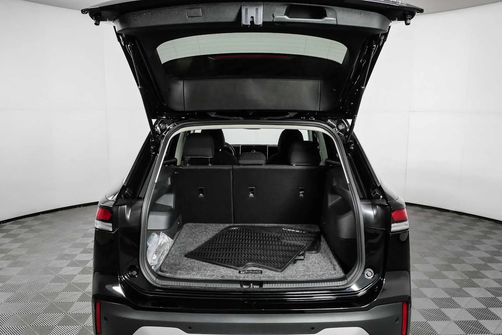 Certified Used 2025 Deep Black Pearl Volkswagen S image 30