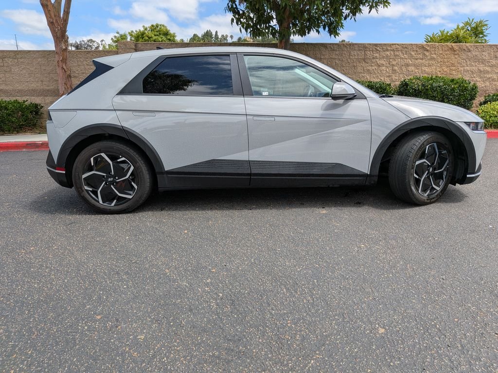 Used 2024 Gray Hyundai SEL image 8