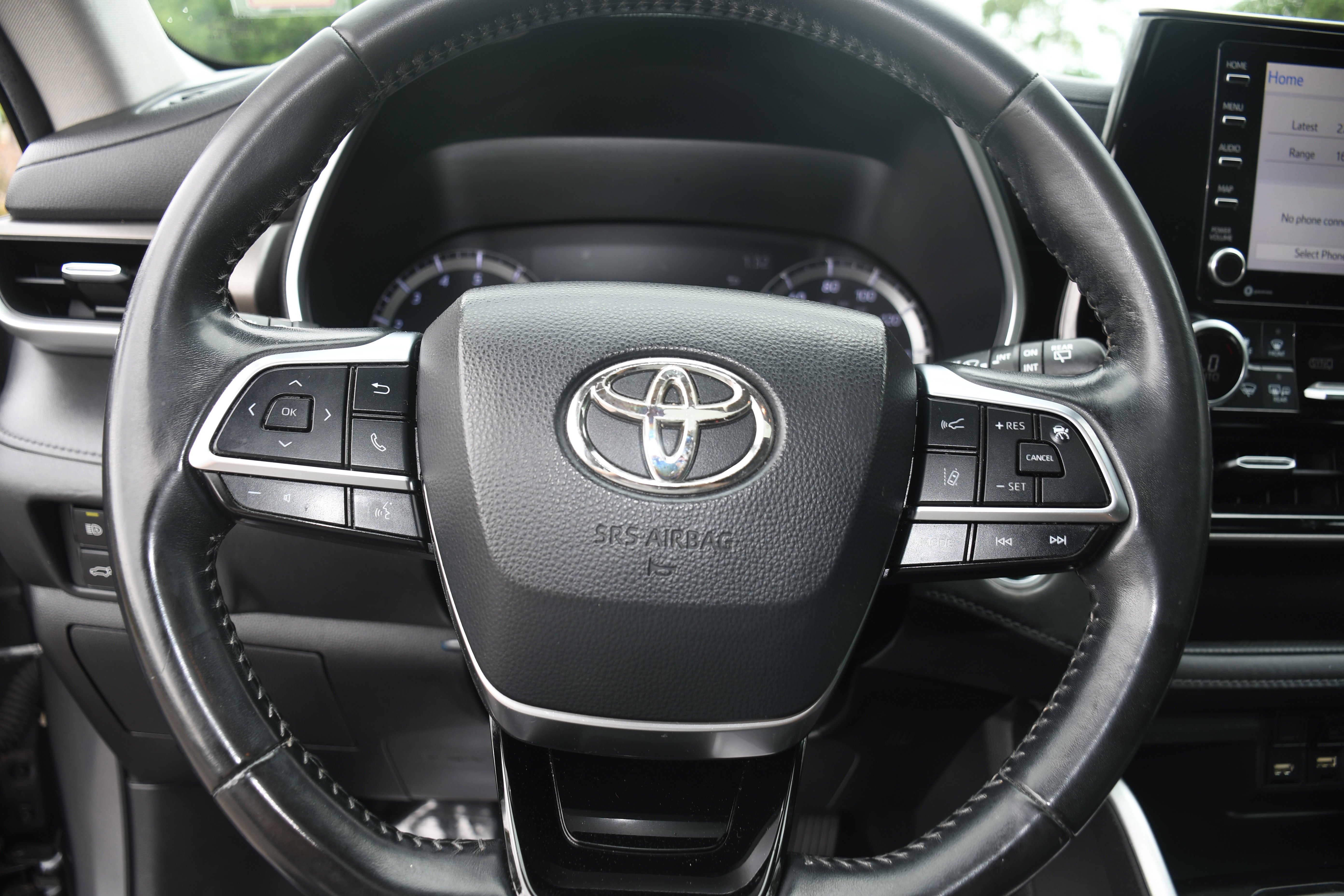 Used 2020 Gray Toyota XLE image 13
