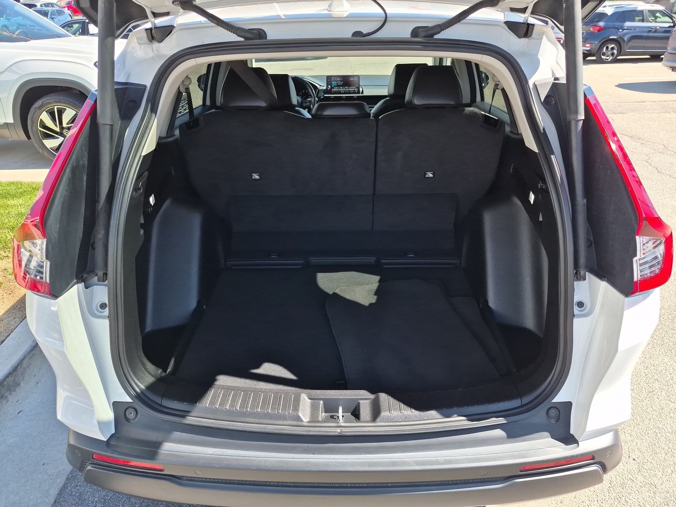 Used 2024 Platinum White Pearl Honda EX-L image 30