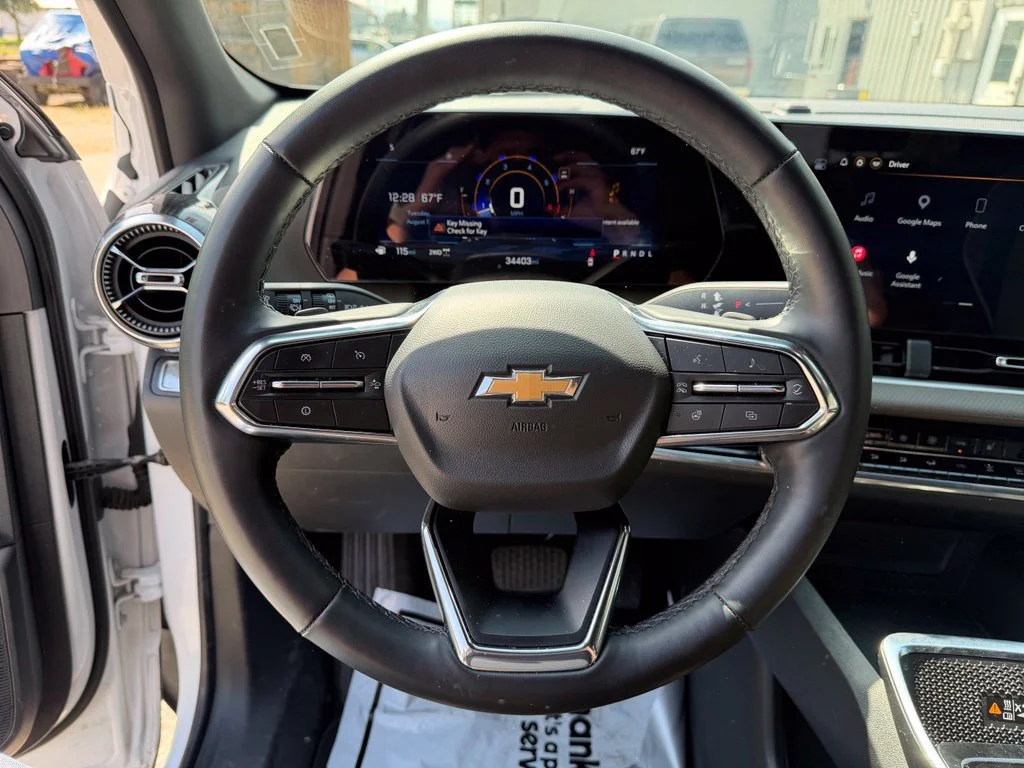 Used 2025 Summit White Chevrolet LT image 12