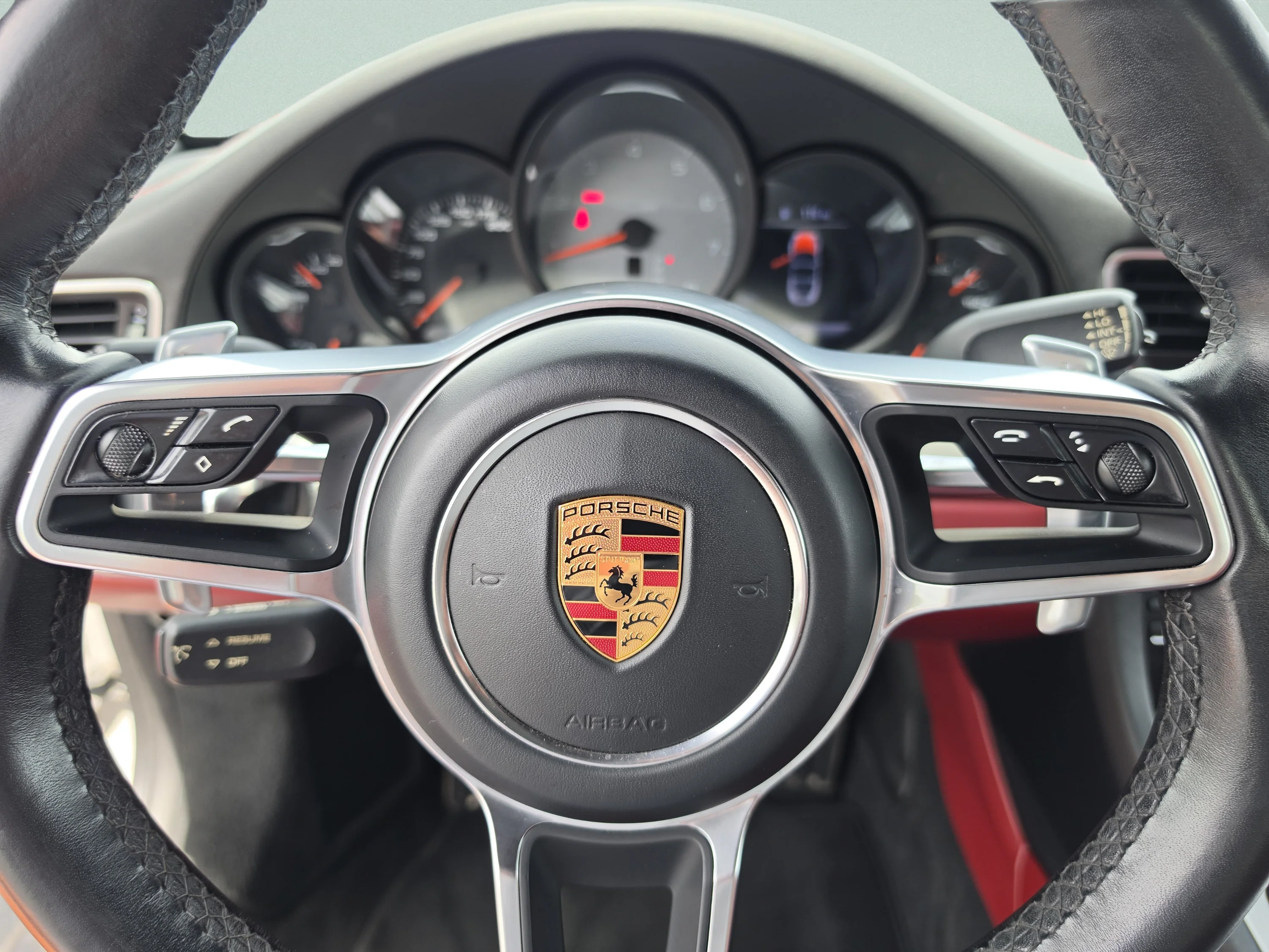 Used 2018 Chalk Porsche 4S image 31