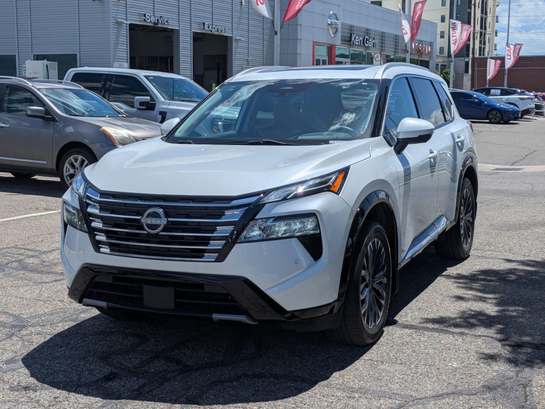 Certified Used 2024 Everest White Pearl Nissan Platinum image 9