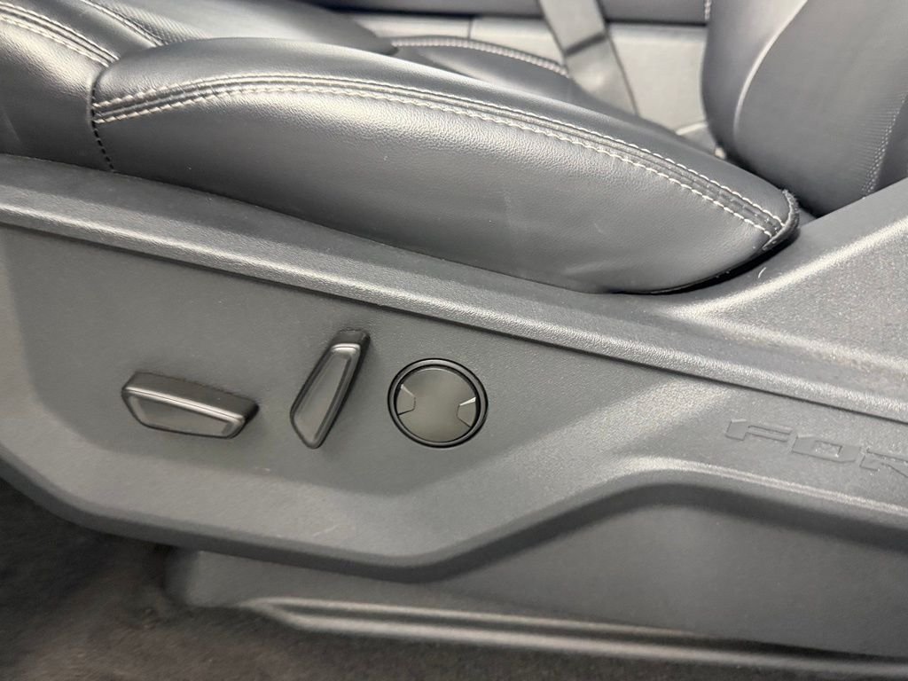 Used 2025 White Metallic Ford Platinum image 21