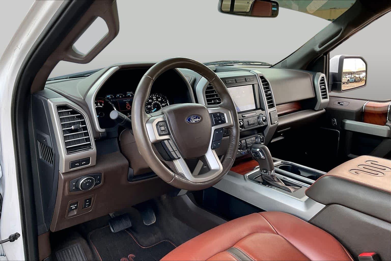 Used 2020 Oxford White/Stone Gray Ford King Ranch image 16