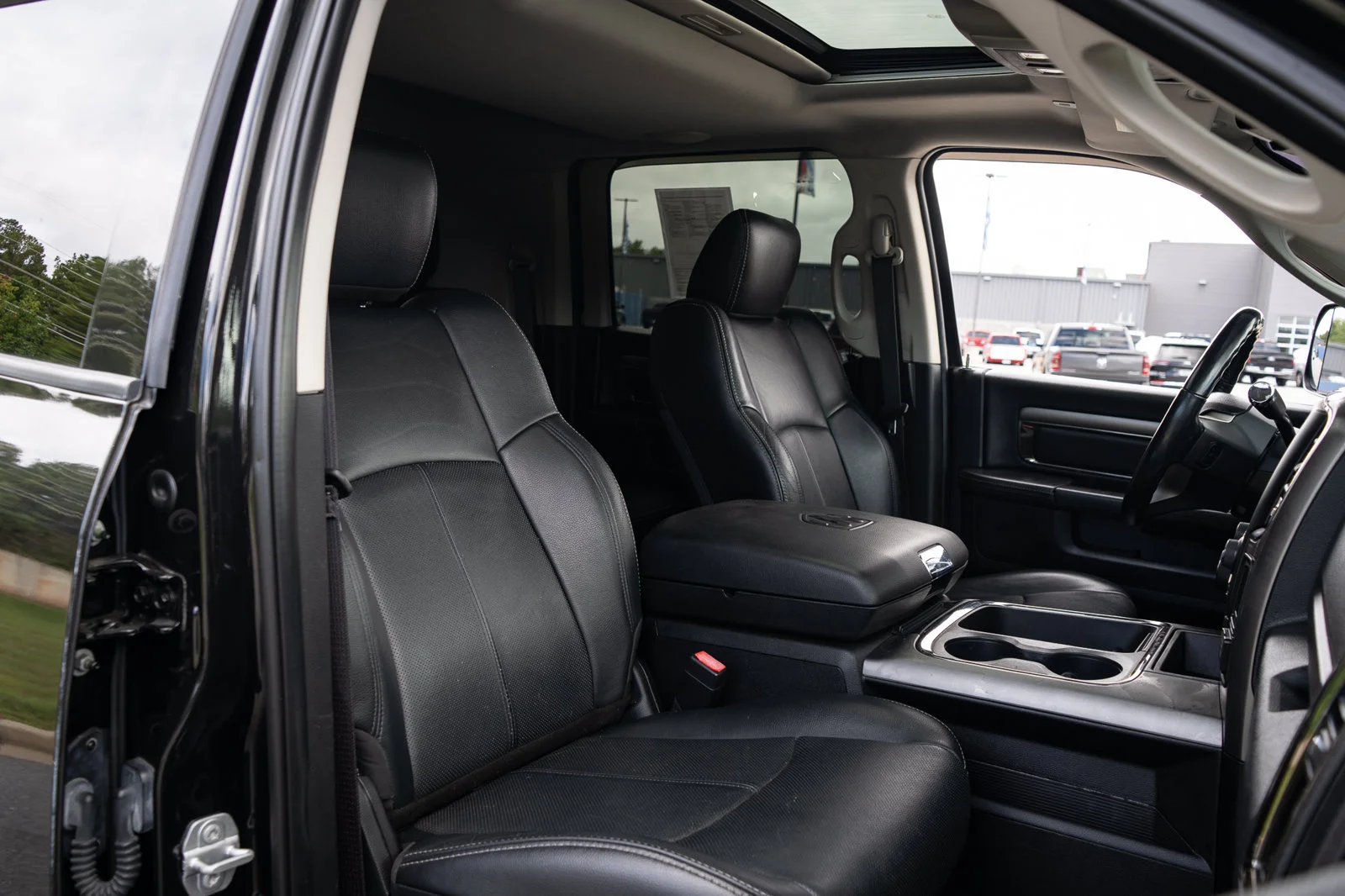 Used 2018 Black Ram Laramie image 23