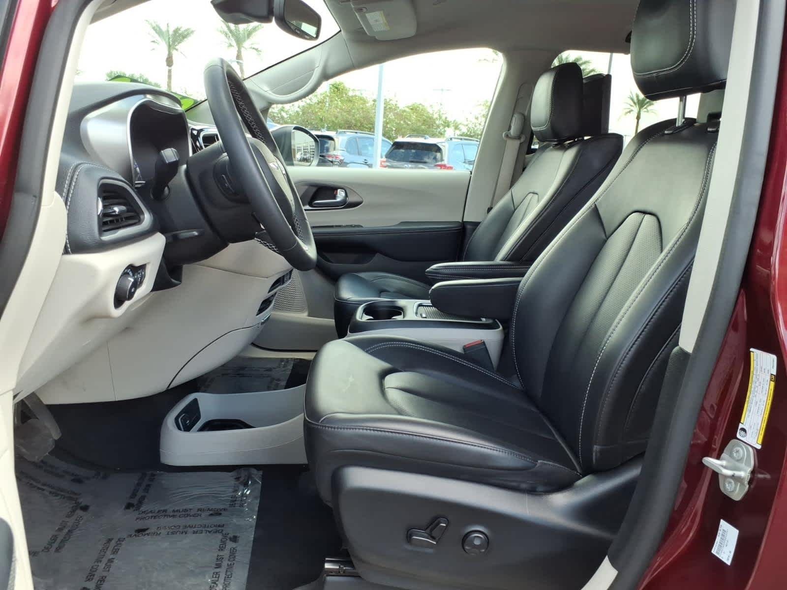 Used 2023 Velvet Red Pearlcoat Chrysler Touring L image 25