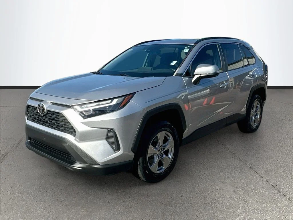 Used 2022 Silver Toyota XLE image 3