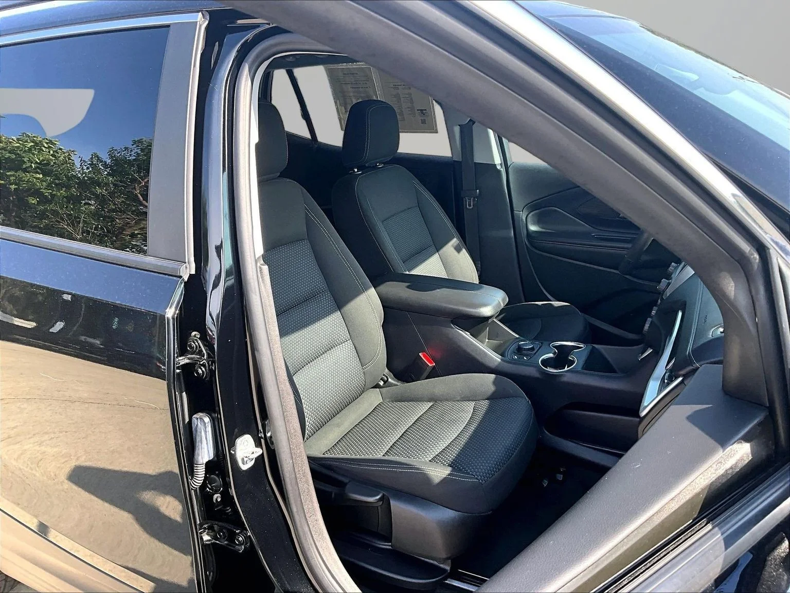 Used 2022 Black GMC SLE image 8