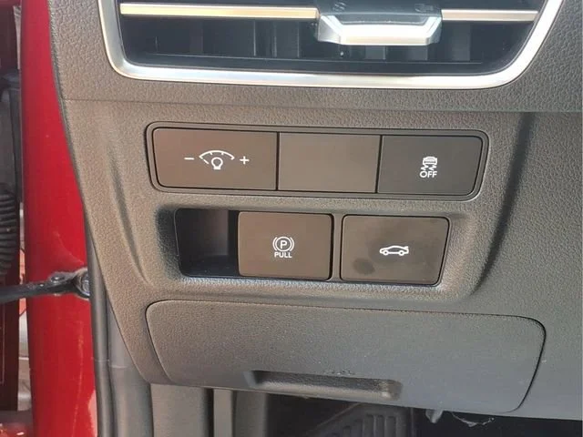 Used 2024  Hyundai SEL image 13