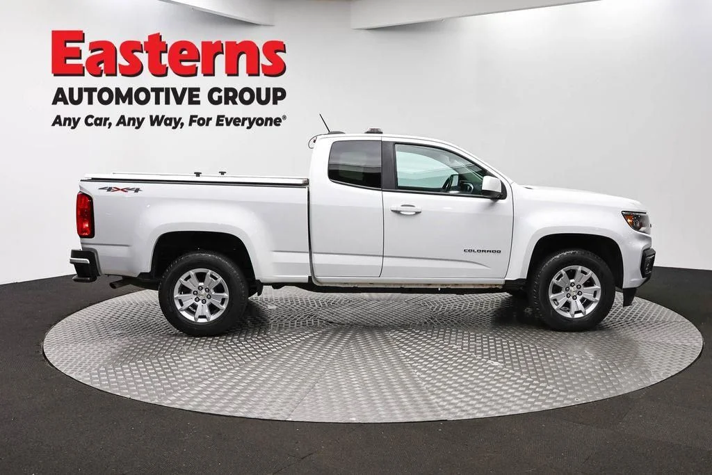 Used 2022 White Chevrolet LT image 4