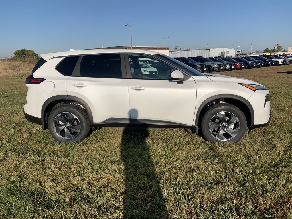 2026 Nissan Rogue SV photo 2