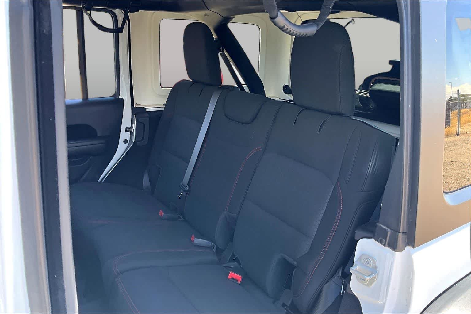 Used 2021 Bright White Clearcoat Jeep Unlimited Rubicon image 17