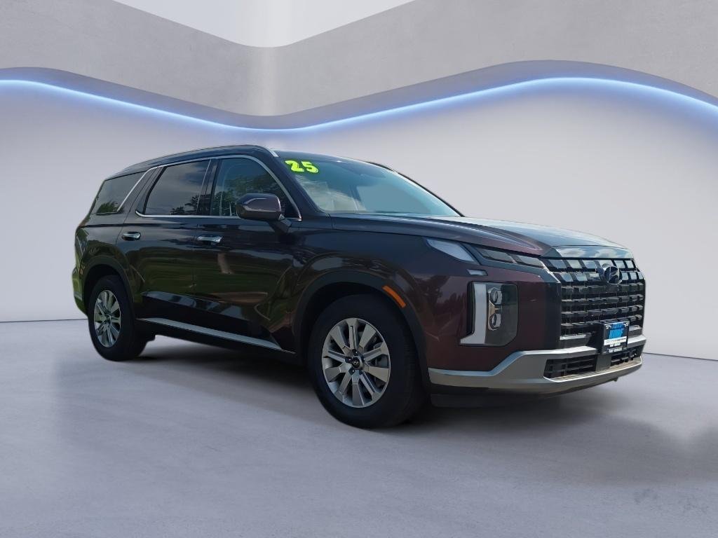 Used 2025  Hyundai SEL image 7