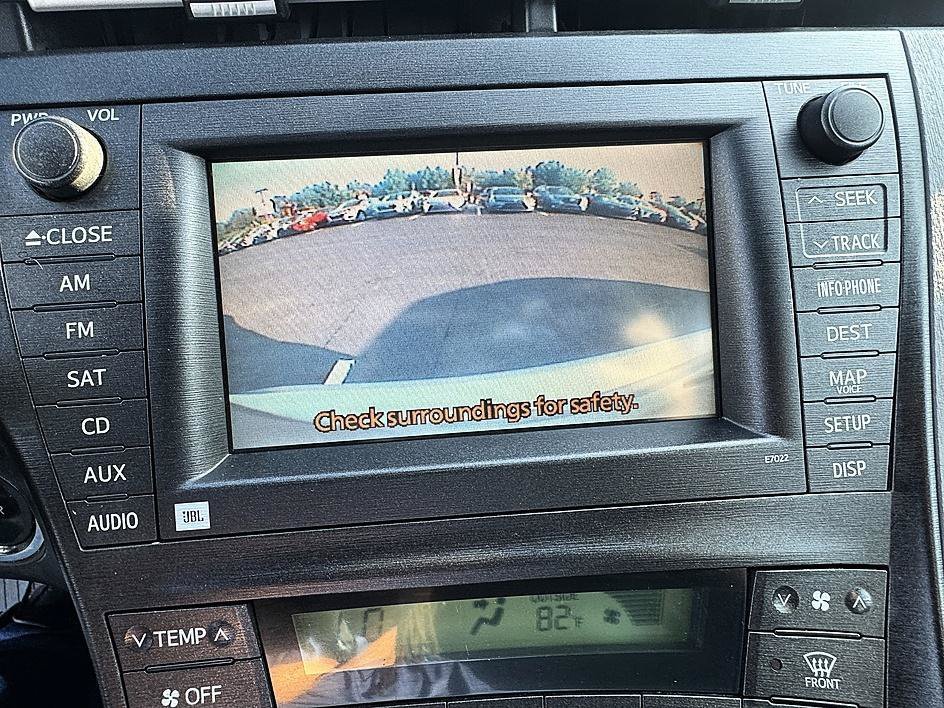 Used 2010 Silver Toyota I image 15