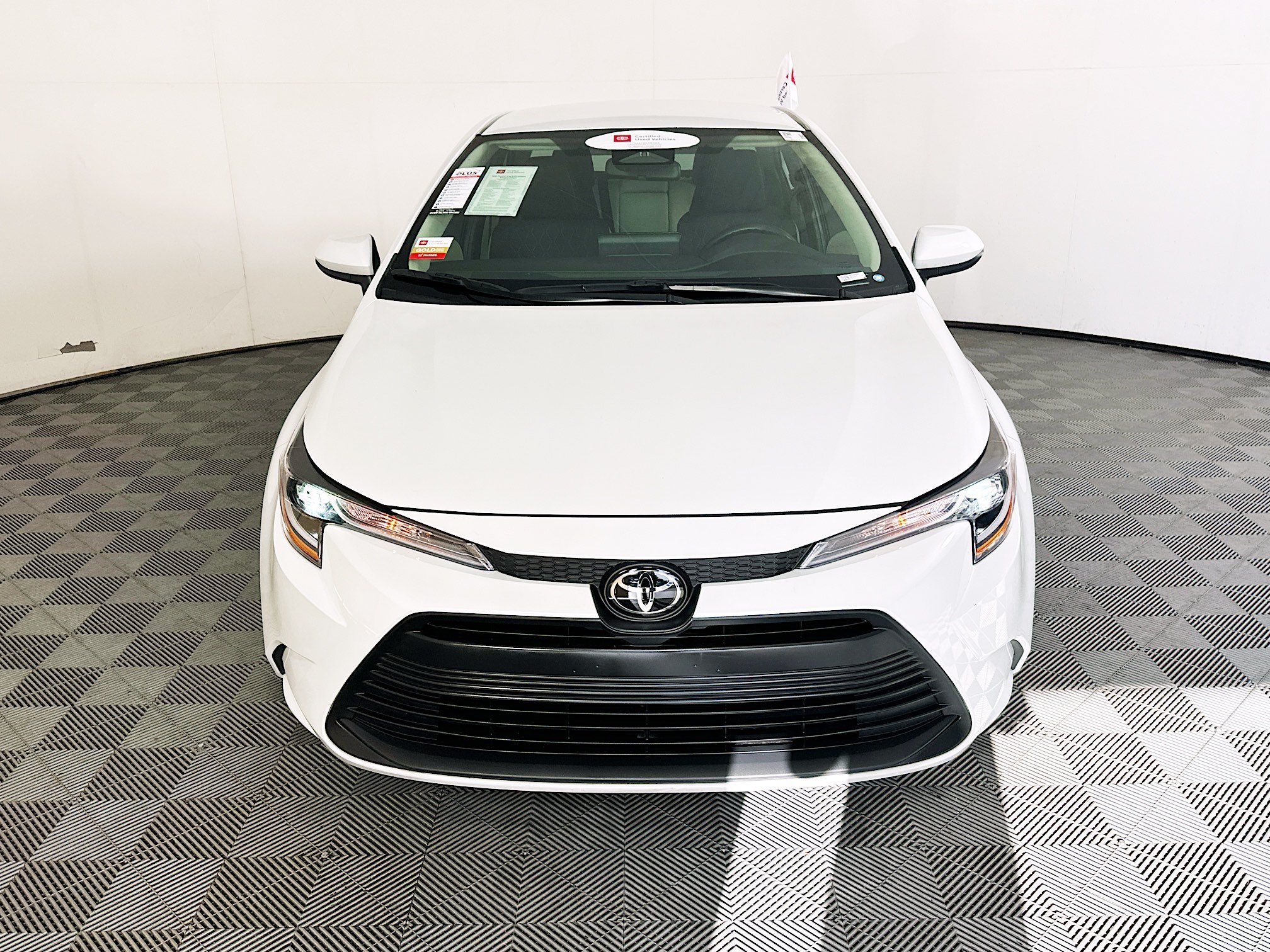 Certified Used 2025 Pearl Toyota LE image 8