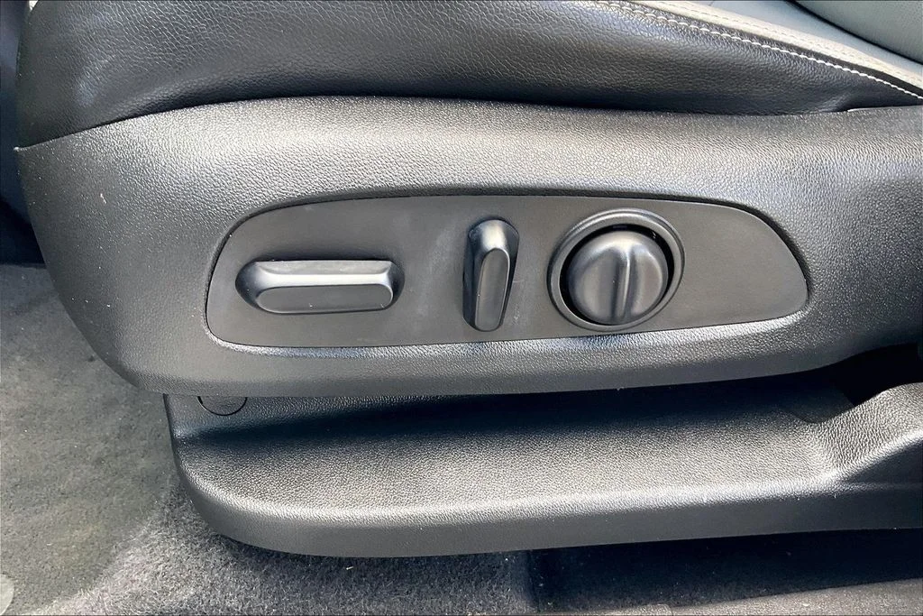 Used 2020 White Chevrolet Premier image 26