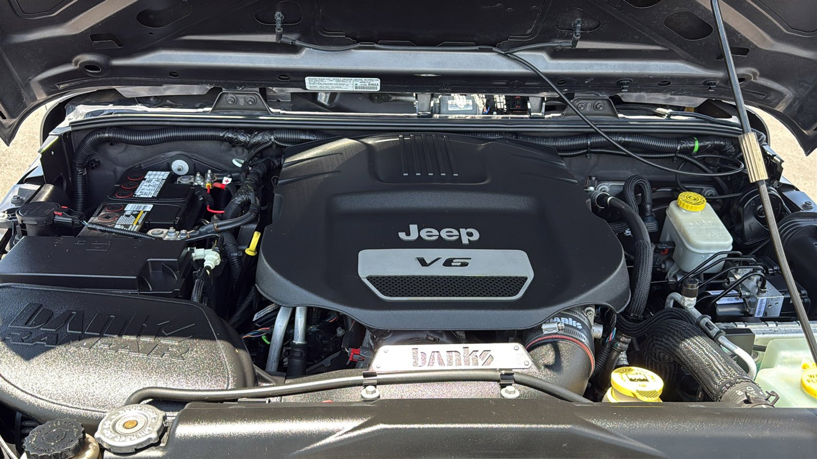 Used 2014 Granite Crystal Metallic Clearcoat Jeep Sport image 24