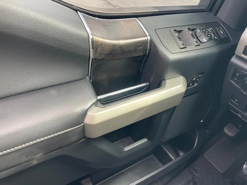 Used 2022 Star White Metallic Tri-Coat Ford LARIAT image 21
