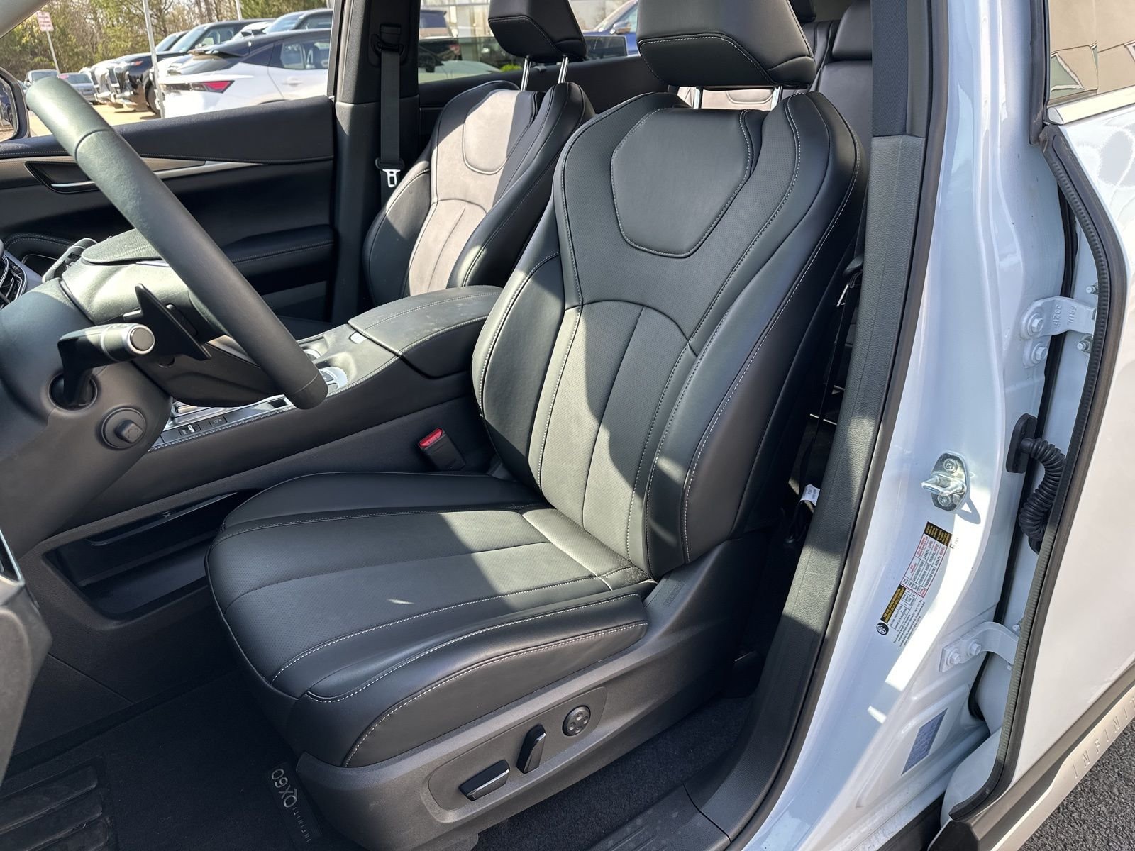 Used 2026 White INFINITI LUXE image 8