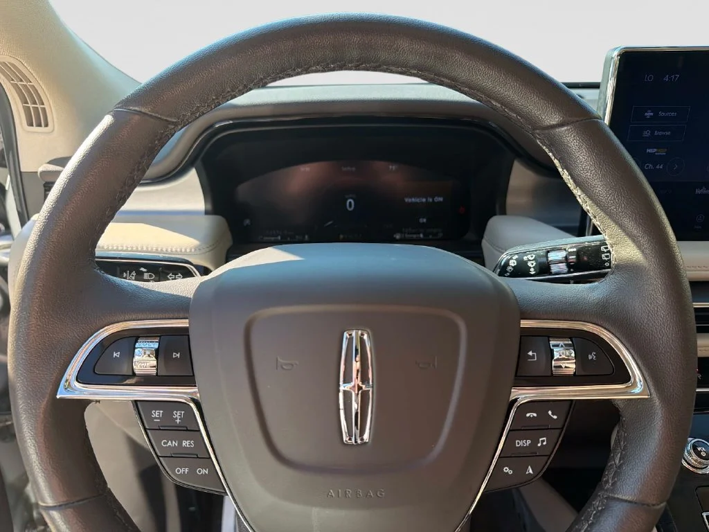 Used 2023 Silver Lincoln Standard image 27