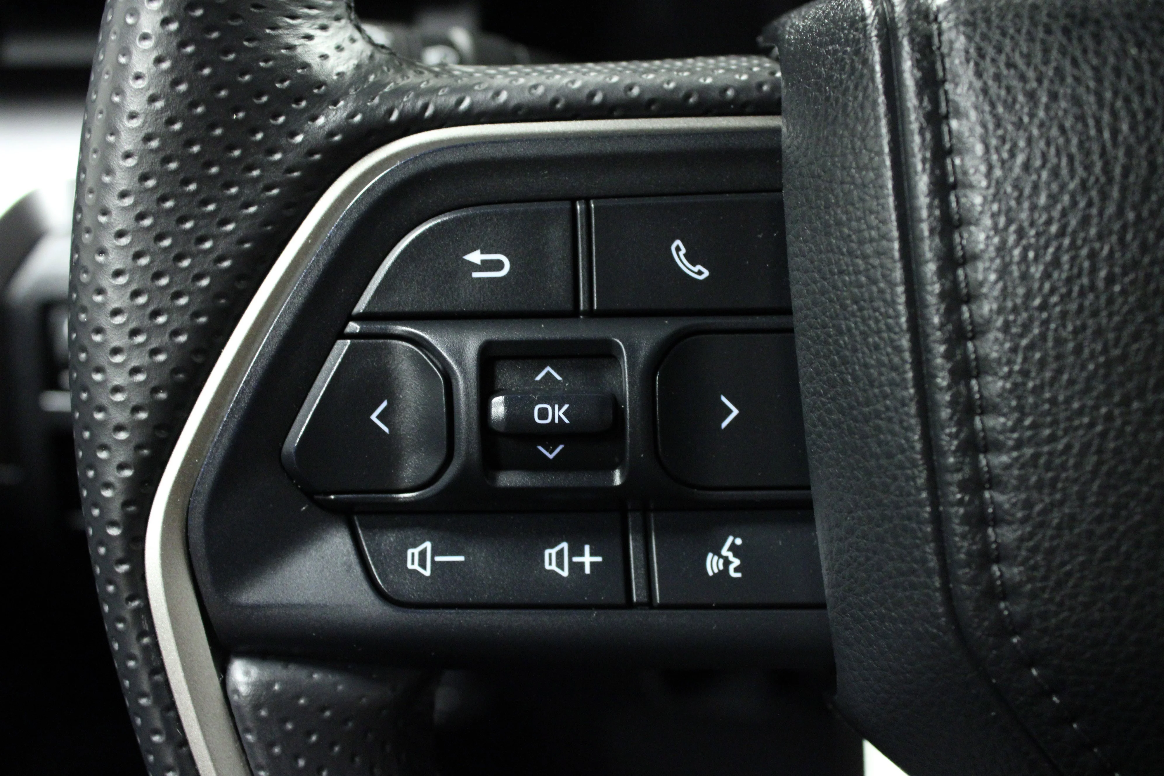 Used 2025 Ice Toyota SR5 image 20