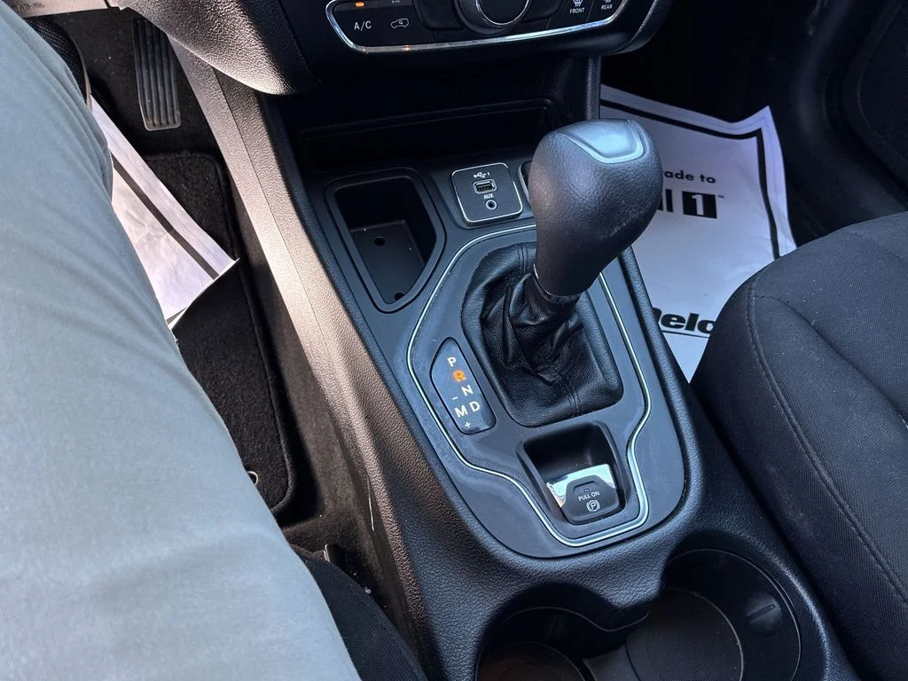 Used 2020 Green Jeep Latitude image 18