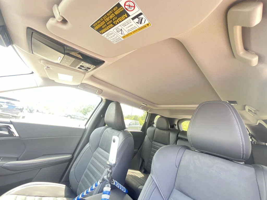 Used 2025 White Mitsubishi SE image 22
