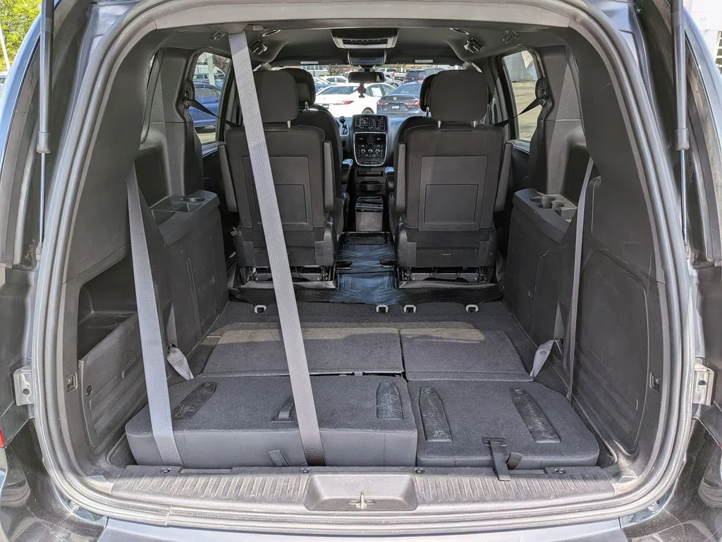 Used 2019 Black Dodge SE image 24