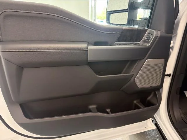 New 2027 Oxford White Ford F-250® Lariat® image 29