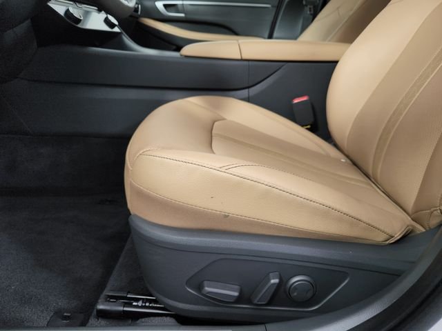 Used 2025 White Hyundai Limited image 12