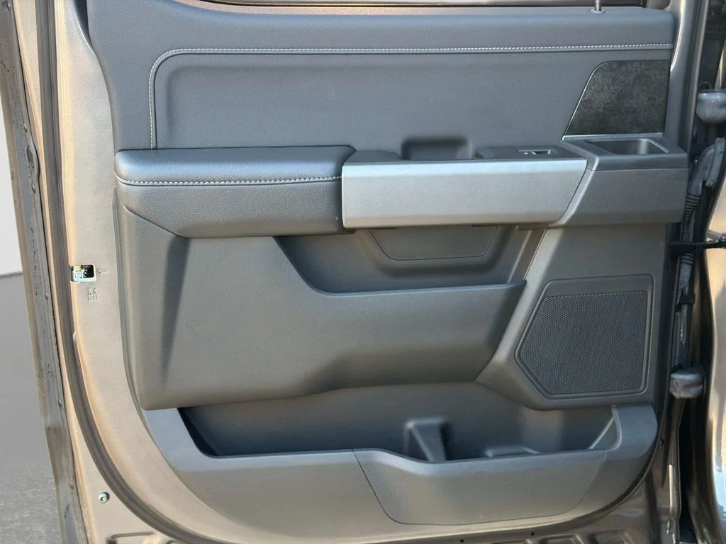 Used 2023 Blue Ford XLT image 13