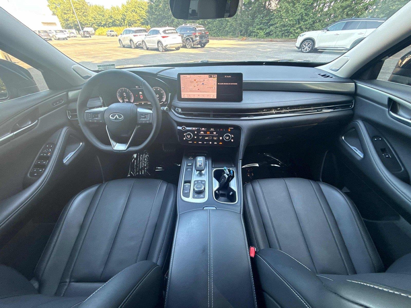 Used 2025 Mineral Black INFINITI LUXE image 13
