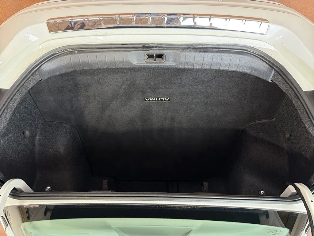 Used 2021 White Nissan 2.5 SV image 13