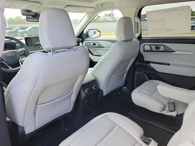 New 2026 Star White Metallic Tri-Coat Ford Platinum™ image 12