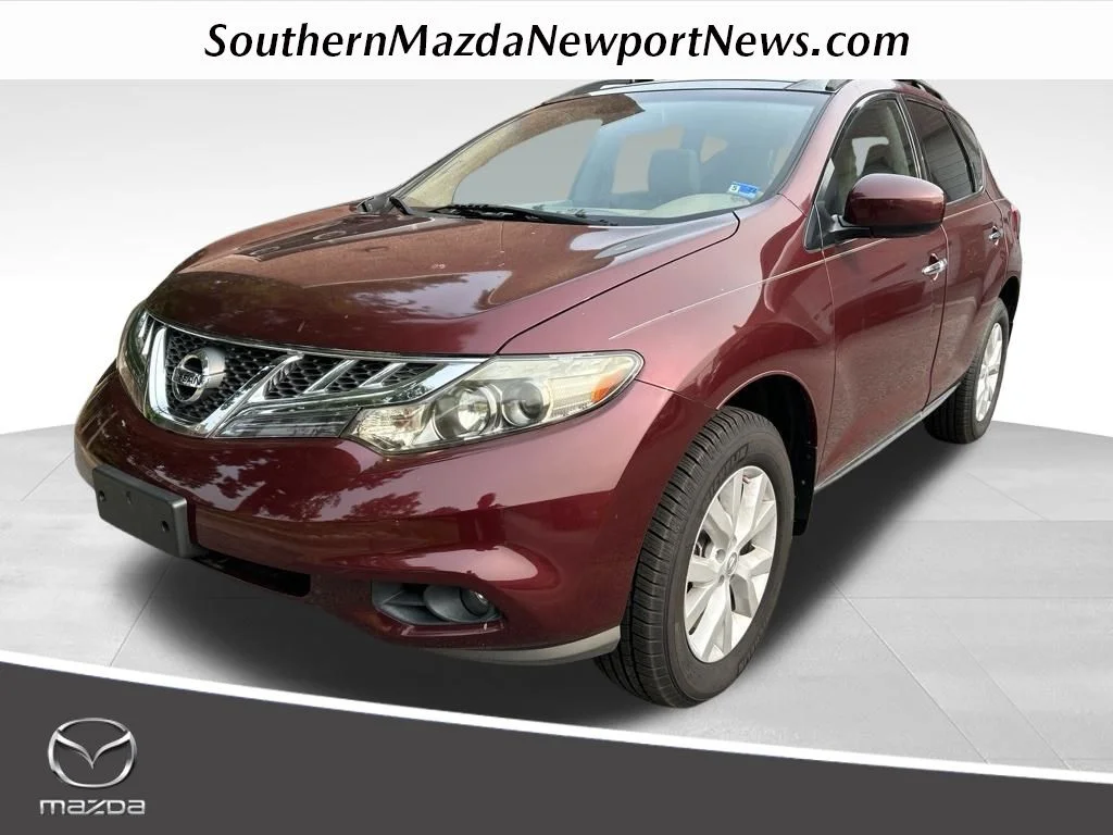 Used 2011 Red Nissan SL image 1