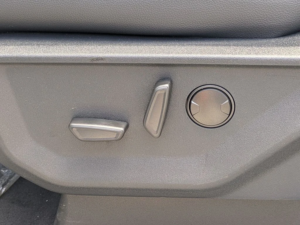 New 2026 Star White Metallic Tri-Coat Ford Lariat image 21