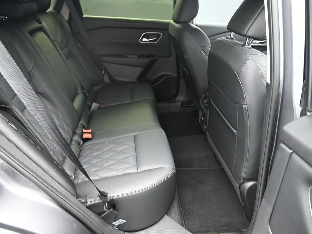 New 2026 Gray Nissan Platinum image 33
